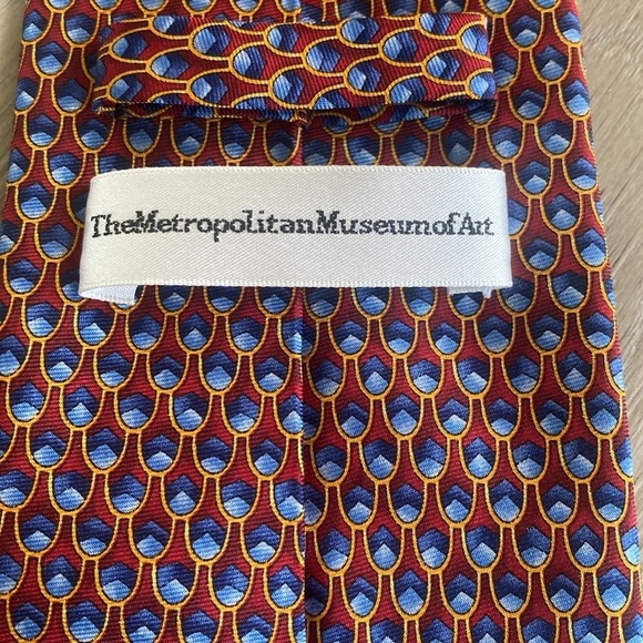 The Metropolitan Museum of Art Silk Geometric Tie 48” - Picture 1 of 5
